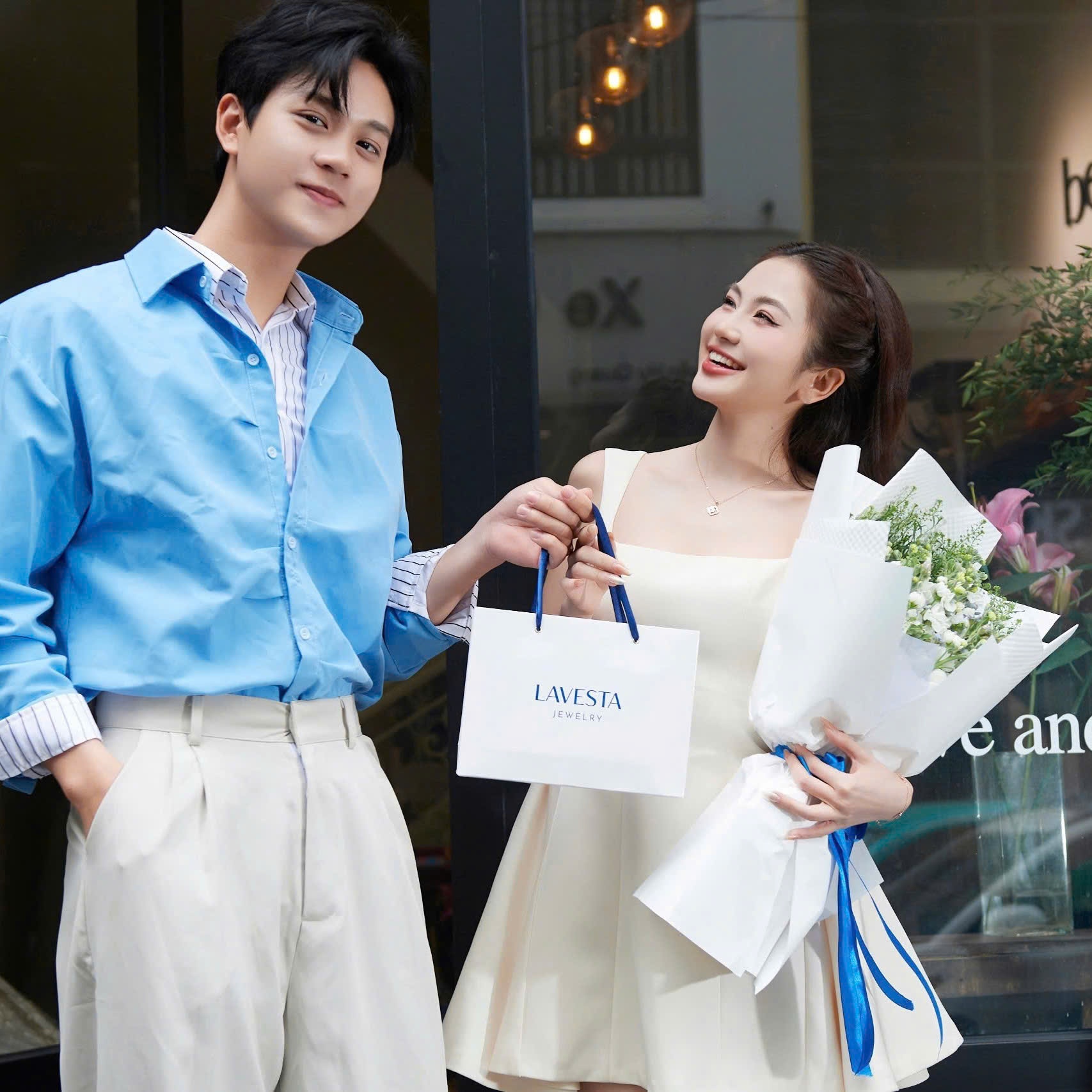 Tặng voucher mua sắm là một gợi ý quà tặng nhân viên cuối năm đầy tinh tế