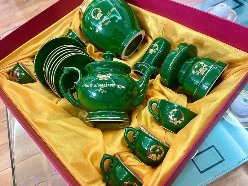 Tặng khách hàng bộ chén sứ cao cấp