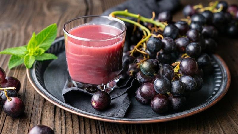 cách làm nước ép nho cho bé ăn dặm