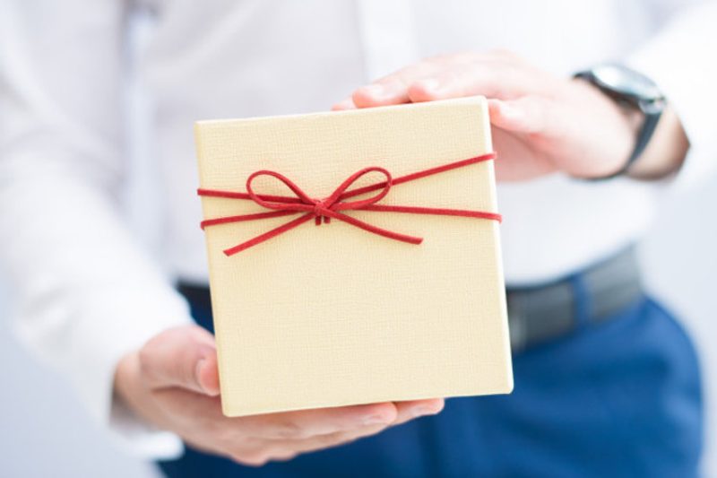 Nắm rõ các quy định liên quan đến hạng mục hạch toán quà tặng khách hàng