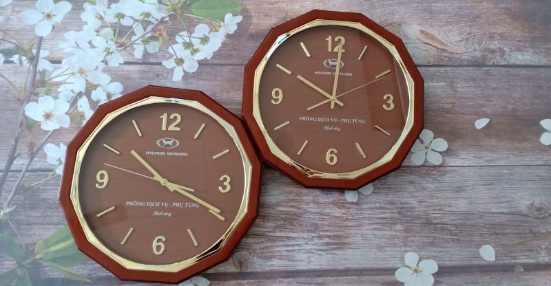 Tặng đồng hồ treo tường, để bàn tặng các đơn vị cung cấp cho doanh nghiệp y tế