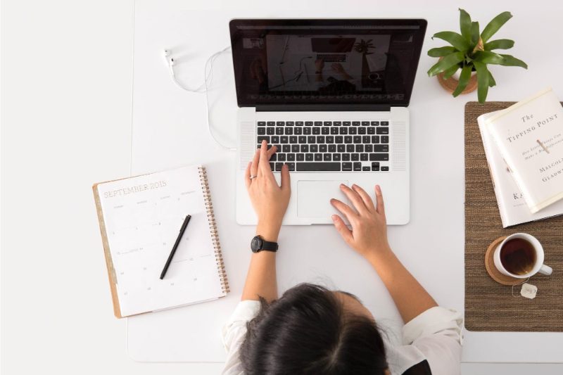Dạy học trực tuyến thu nhập một tháng khá ổn