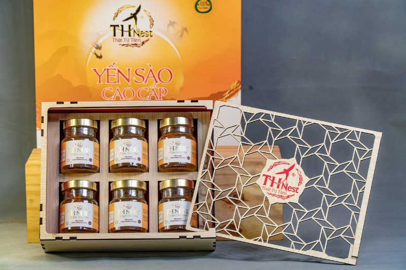 Tặng set yến sào cho các đơn vị tài trợ sự kiện cộng đồng của doanh nghiệp y tế