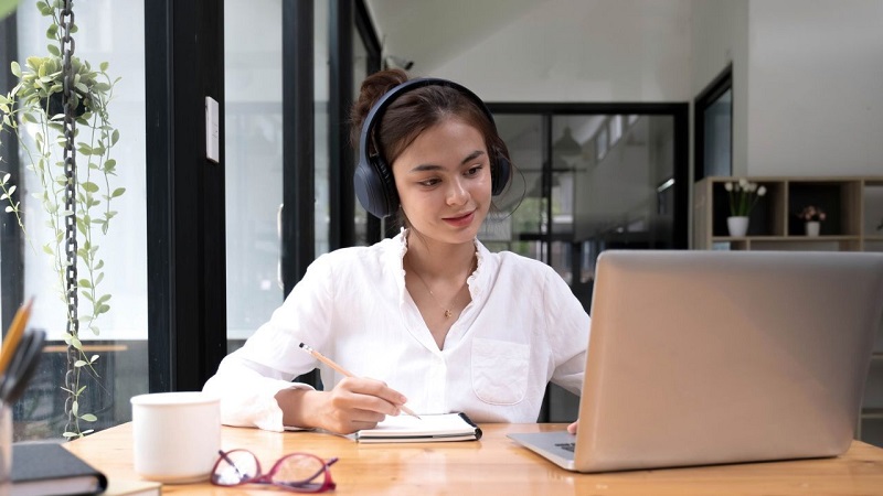 Mẹ bỉm có thể làm phiên dịch online tại nhà
