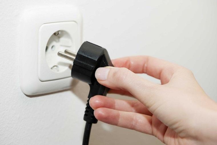 Máy ép hoa quả không chạy có thể do chưa cắm điện hoặc ổ cắm có vấn đề