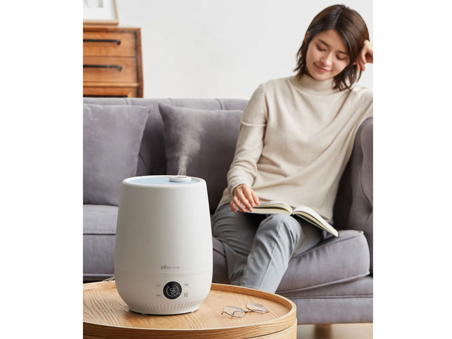 Máy phun sương tạo ẩm giúp phòng khách có không gian sống dễ chịu, cân bằng và thoải mái