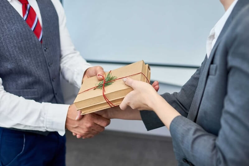 15+ Món quà tặng nhân viên xuất sắc ý nghĩa
