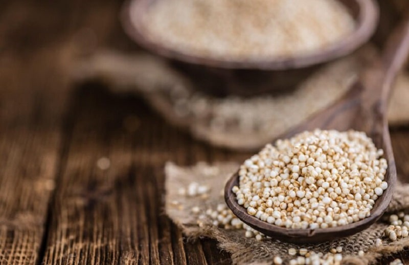 Tại sao nên chọn hạt quinoa nấu cháo cho bé?