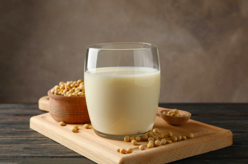 Uống sữa đậu nành có nổi mụn không?